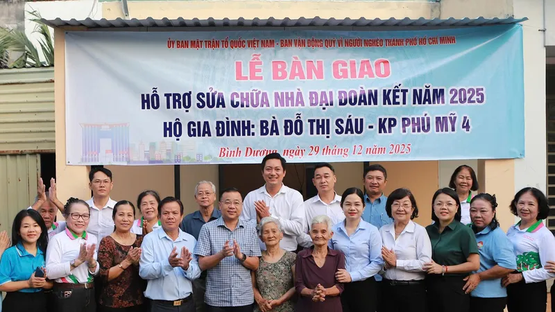 Hoàn thành sửa chữa, bàn giao 2 nhà Đại đoàn kết tại phường Bình Dương