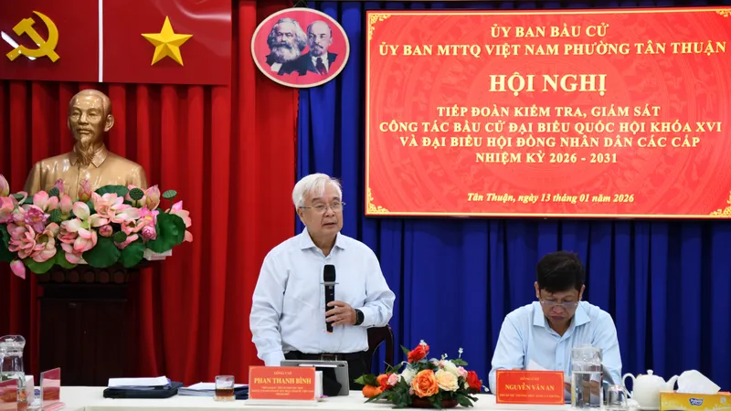 Đồng chí Phan Thanh Bình - Trưởng đoàn kiểm tra, giám sát về công tác chuẩn bị bầu cử của UB MTTQ TP tại phường Tân Thuận