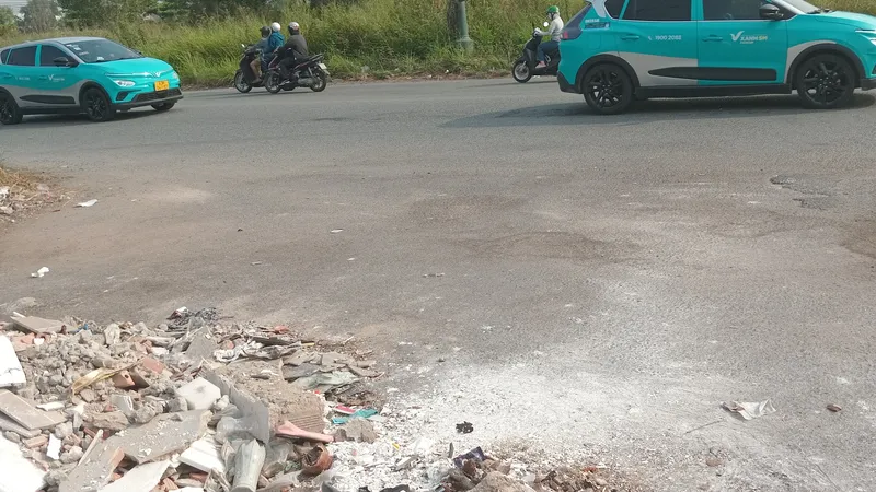 Sau khi Báo SGGP lên tiếng, thêm một bãi rác tự phát được xử lý