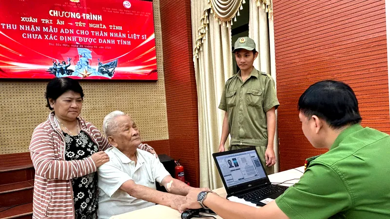 Thu nhận mẫu ADN cho thân nhân liệt sĩ chưa xác định danh tính