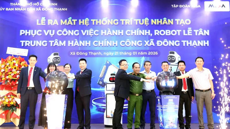 Tập đoàn MISA và UBND xã Đông Thạnh thực hiện nghi thức kích hoạt hệ thống Robot AI vào quy trình vận hành hành chính công.