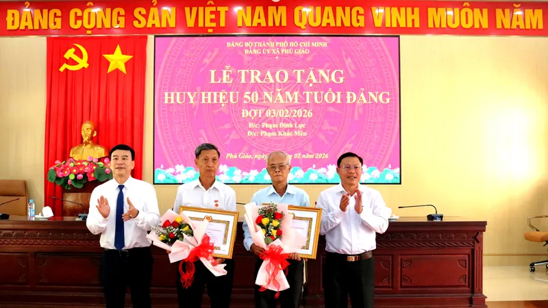 Xã Phú Giáo: Họp mặt kỷ niệm 96 năm Ngày thành lập Đảng 3-2