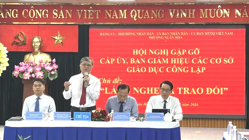 Hội nghị gặp gỡ cấp ủy, BGH các trường công lập tại phường Xuân Hòa. Ảnh: THANH HIỀN