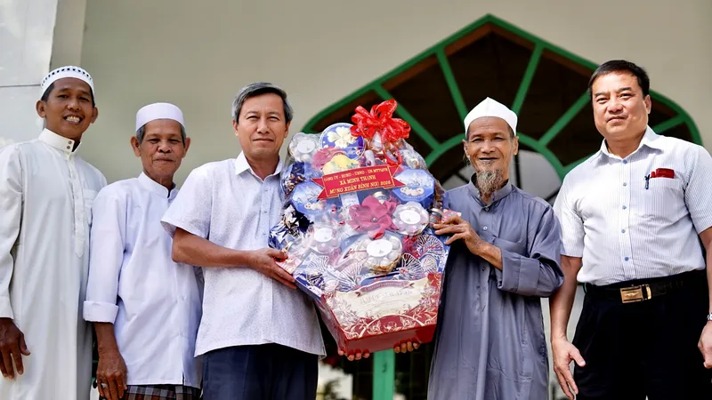  Làng Chăm ấm áp xuân về 