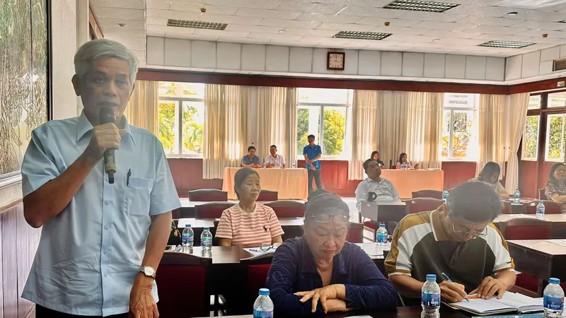 Người dân phát biểu, đóng góp ý kiến tại hội nghị. Ảnh: QUANG VŨ