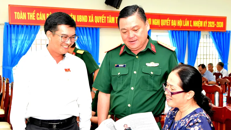 Người ứng cử HĐND TPHCM trao đổi với cử tri tại hội nghị