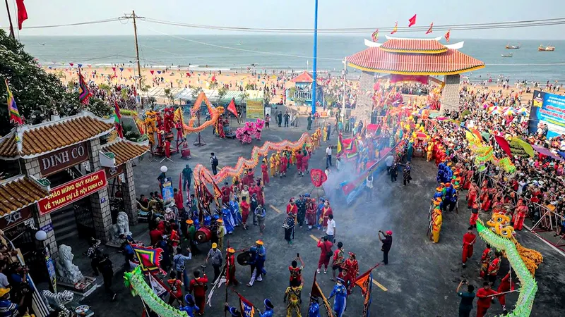 Lễ hội Dinh Cô hàng năm luôn thu hút hàng ngàn người tham gia