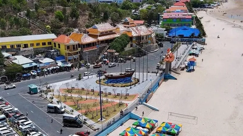 Bãi biển Long Hải, một trong những khu vực thu hút khách du lịch ở phía Đông TPHCM, góp phần tăng trưởng kinh tế của địa phương