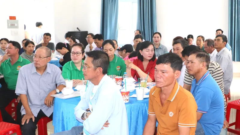 Nhiều bà con ngư dân các xã Long Hải, Phước Hải, Bình Châu đến tham dự chương trình