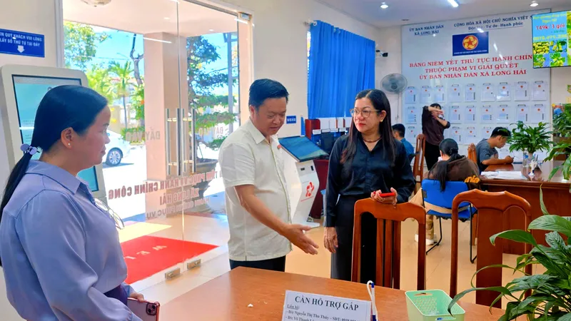 Hầu hết hồ sơ, thủ tục ở xã Long Hải được giải quyết đúng hẹn 
