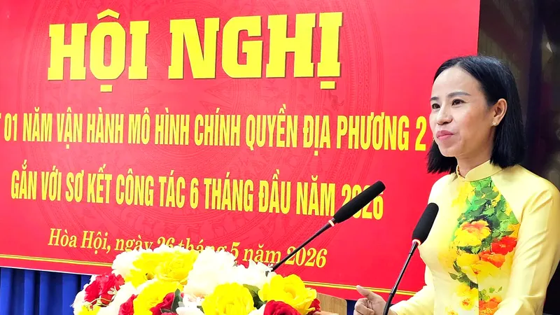 Đồng chí Võ Ngọc Thanh Trúc - Ủy viên Ban Thường vụ Thành ủy, Phó Trưởng đoàn chuyên trách ĐBQH TPHCM phát biểu tại hội nghị sơ kết ở xã Hòa Hội
