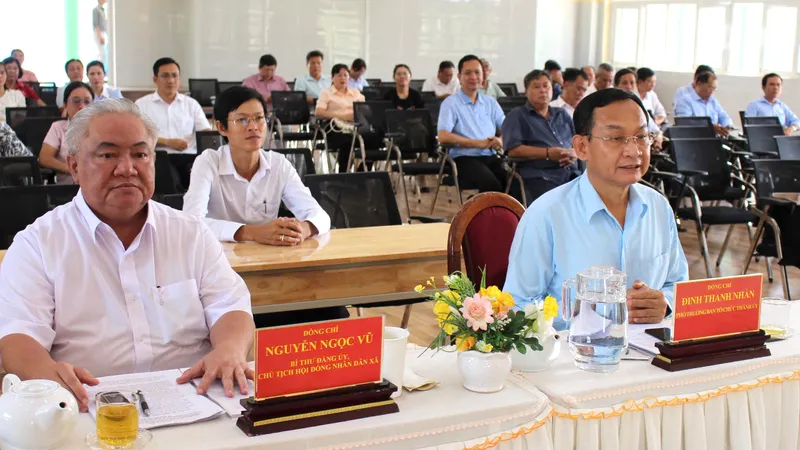 Xã Cần Giờ tăng cường hướng dẫn người dân sử dụng dịch vụ công trực tuyến