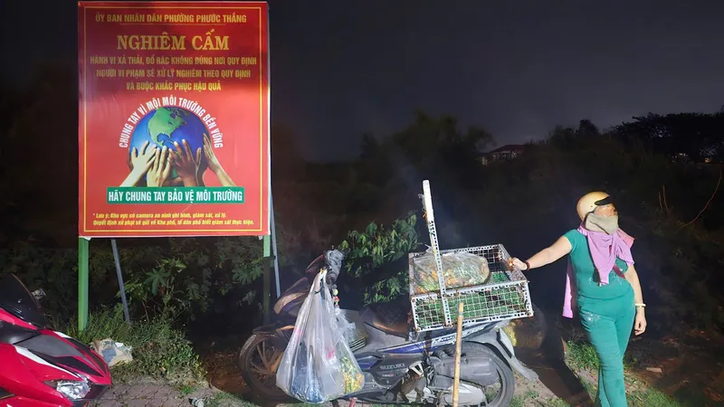 Phường Phước Thắng xử phạt một vụ đổ rác bậy trong đêm