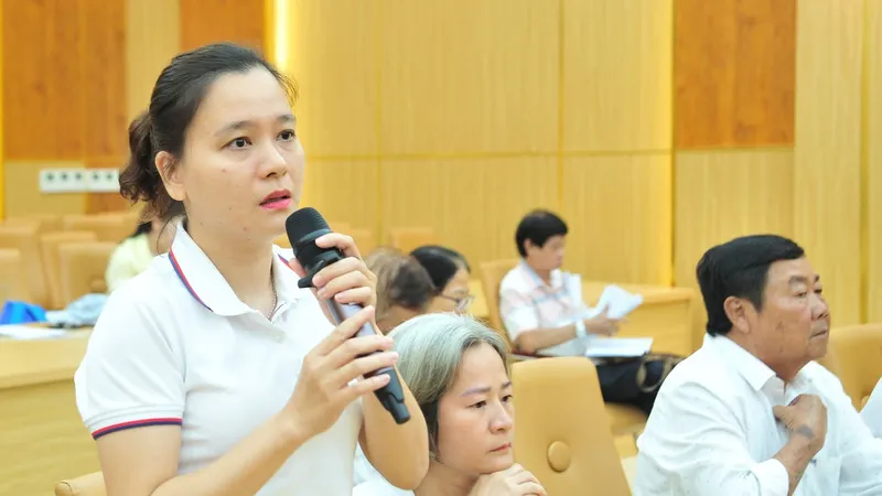 Cử tri phường Vũng Tàu phản ánh về bất cập trong phân bố trường học trên địa bàn. Ảnh: QUANG VŨ