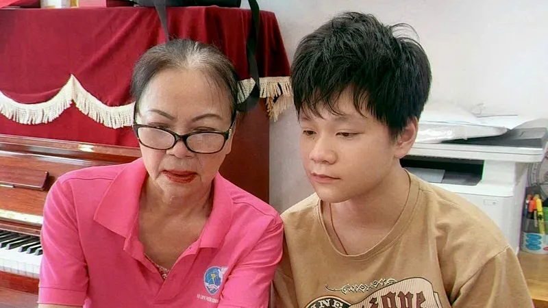 Hội viên phụ nữ cùng gia đình ký cam kết bằng hình thức trực tuyến thông qua mã QR