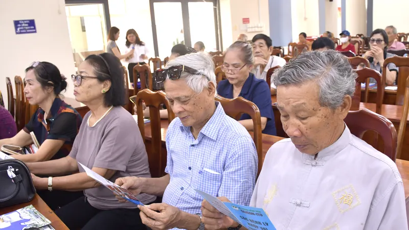 Phường Rạch Dừa và xã Ngãi Giao tư vấn sức khỏe, trao quà an sinh