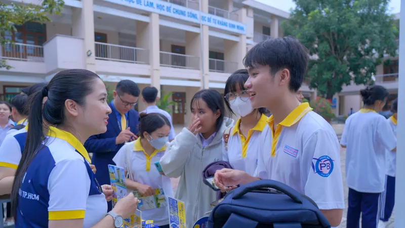 Tư vấn hướng nghiệp cho sinh viên tại Trường Đại học Gia Định