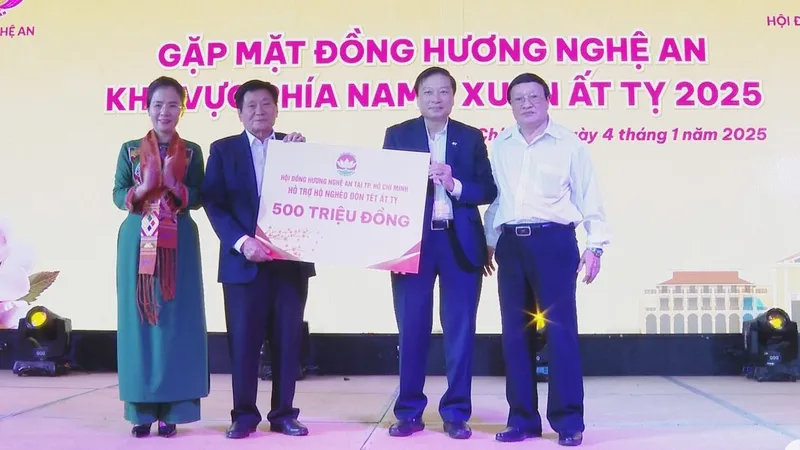 Hơn 3,5 tỷ đồng ủng hộ người nghèo ở Nghệ An