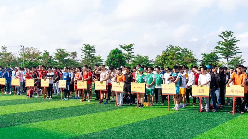 HUTECH tổ chức giải bóng đá cựu sinh viên và doanh nhân
