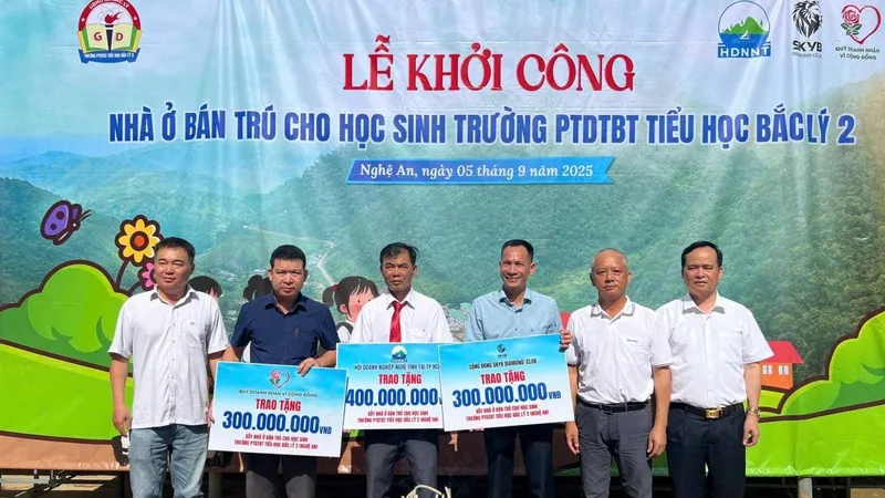 Món quà ý nghĩa của thầy và trò Trường PTDTBT Tiểu học Bắc Lý 2.