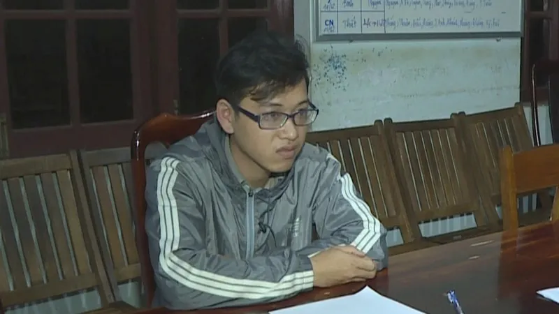 Tạm giữ đối tượng khống chế, dâm ô nữ sinh trong nhà vệ sinh