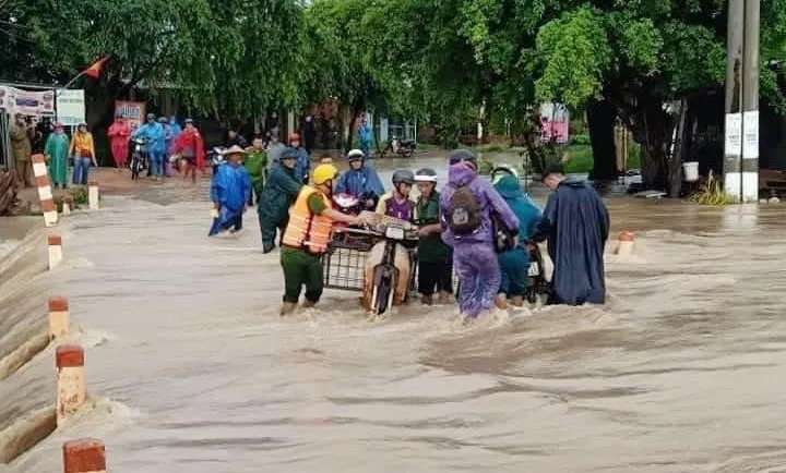 Mưa lớn ở Đắk Lắk, nhiều địa phương bị nhấn chìm trong nước