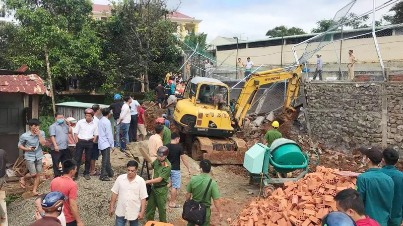 Đắk Nông: Sập bờ kè của Phòng CSGT một công nhân tử vong