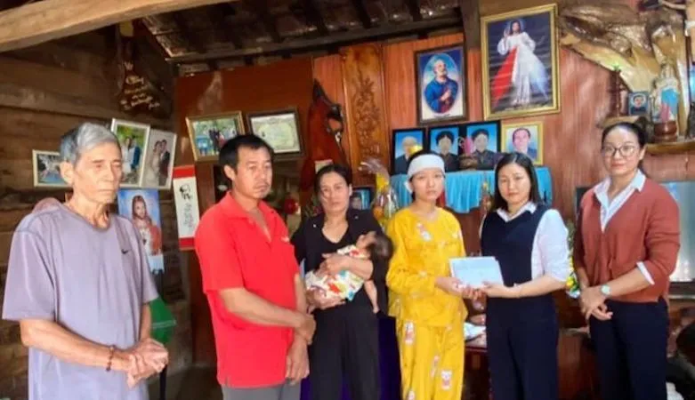Ngân hàng tạm ứng 100 triệu cho vợ nạn nhân Thủy điện Rào Trăng 3 bị lừa đảo