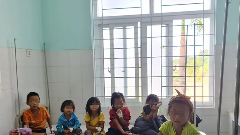 Hơn 100 người nghi ngộ độc sau khi dự tiệc cưới