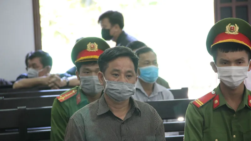 Triệu tập nhân chứng mới, hoãn xét xử nguyên bí thư xã giết em họ, đốt xác