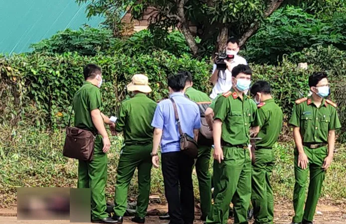 Một học sinh lớp 9 tử vong bên đường với nhiều vết thương 
