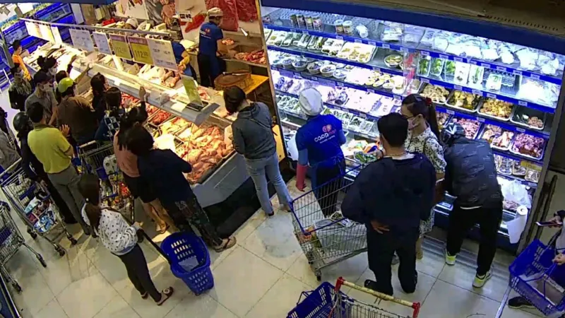 Đắk Lắk giãn cách xã hội theo Chỉ thị 15, người dân đổ xô mua hàng dự trữ