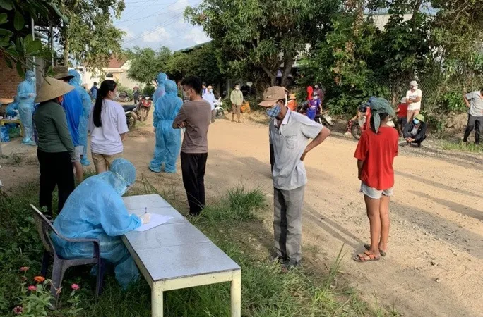 Đình chỉ công tác Chủ tịch UBND xã vì lơ là trong phòng, chống dịch