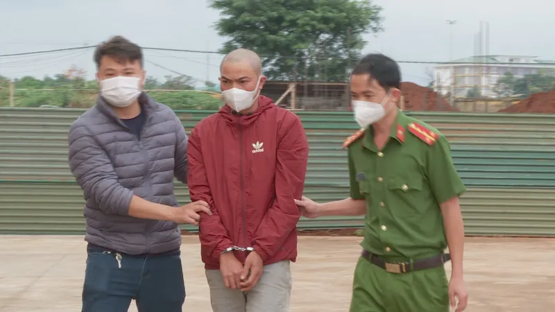 Bắt ma men đuổi chém công an, đòi dỡ chốt kiểm soát dịch