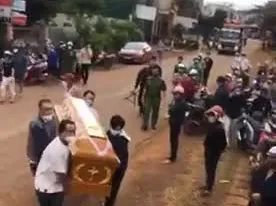 Đắk Nông: Mang quan tài đến nhà con nợ để đòi nợ