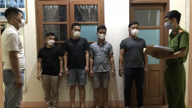 Mâu thuẫn khi đánh bài, gọi người đến đâm bạn tử vong