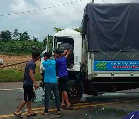 Tai nạn liên hoàn trên đường Hồ Chí Minh, 3 người nguy kịch