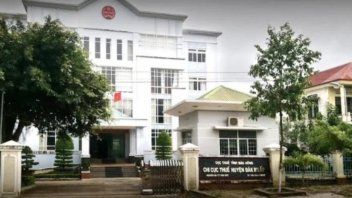 Bắt cán bộ Chi cục thuế thông đồng cùng em gái mua bán hóa đơn “khống"