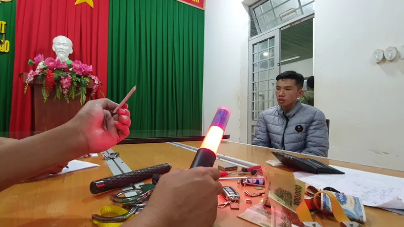 Bắt đối tượng giả danh công an cưỡng đoạt tiền học sinh