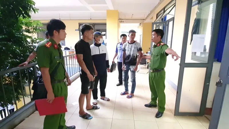 Về “thăm” trường cũ, trộm 16 máy tính xách tay