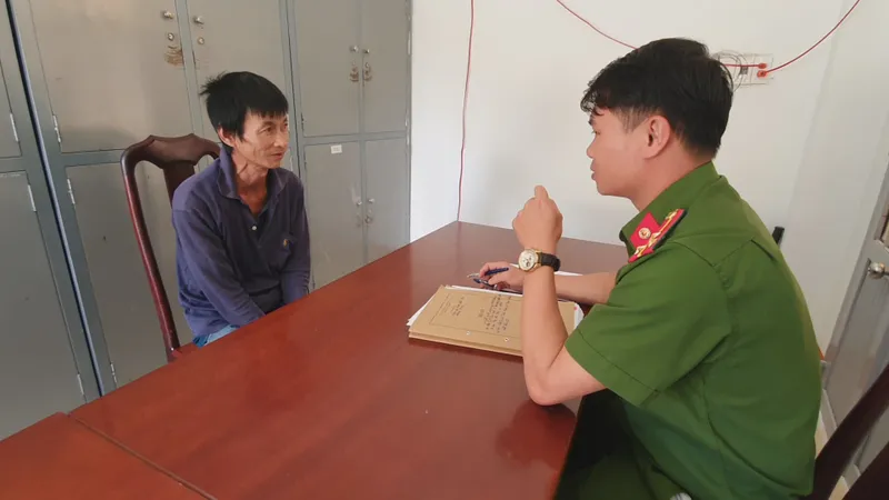 Nghiện rượu, vô cớ đâm 3 người đi đường nguy kịch