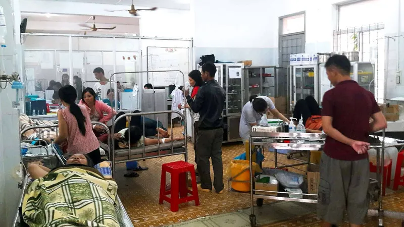 Hàng chục người nhập viện nghi ngộ độc sau khi dự tiệc cưới