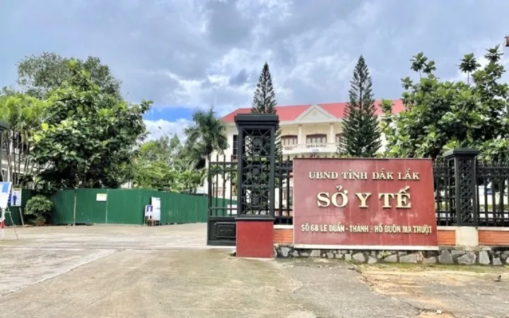 Kỷ luật khiển trách Giám đốc Sở Y tế Đắk Lắk