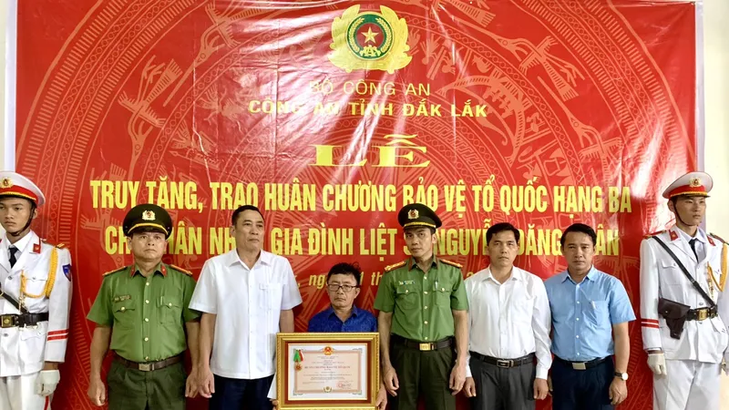 Vụ tấn công trụ sở UBND xã ở Đắk lắk: Truy tặng Huân chương Bảo vệ Tổ quốc cho 4 liệt sĩ