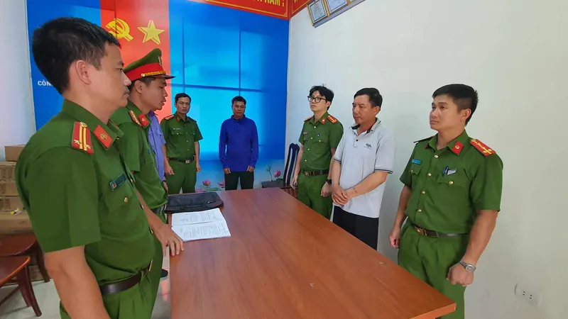 Bắt nguyên Chủ tịch UBND xã Ea Huar lấy đất công phân lô, giao đất sai đối tượng