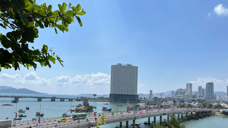 Nha Trang 100 năm xây dựng và phát triển