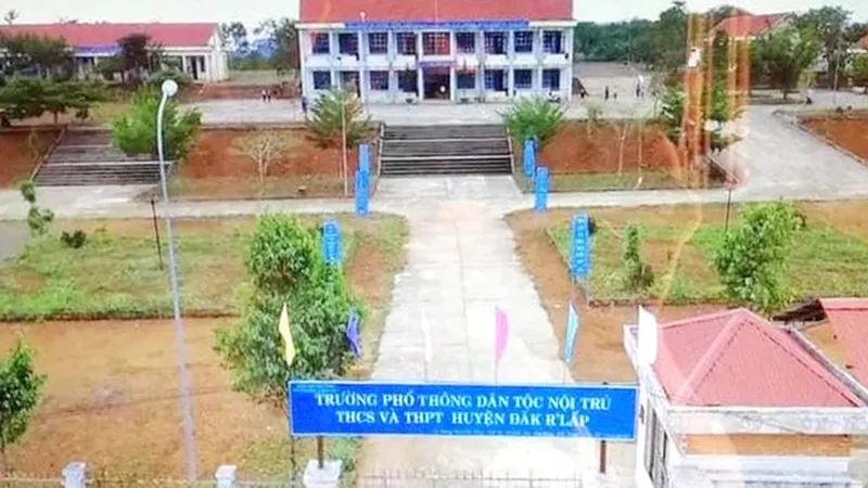 Bắt tạm giam cựu hiệu trưởng tham ô tài sản