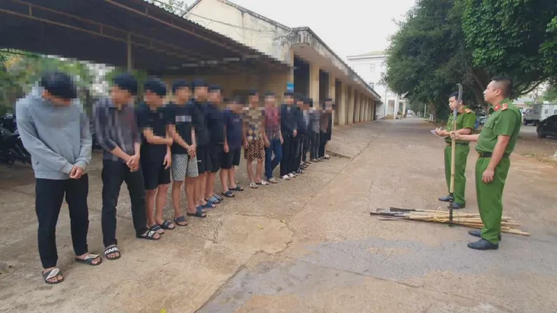 Đắk Lắk: Hai nhóm thanh thiếu niên mang dao rựa hỗn chiến