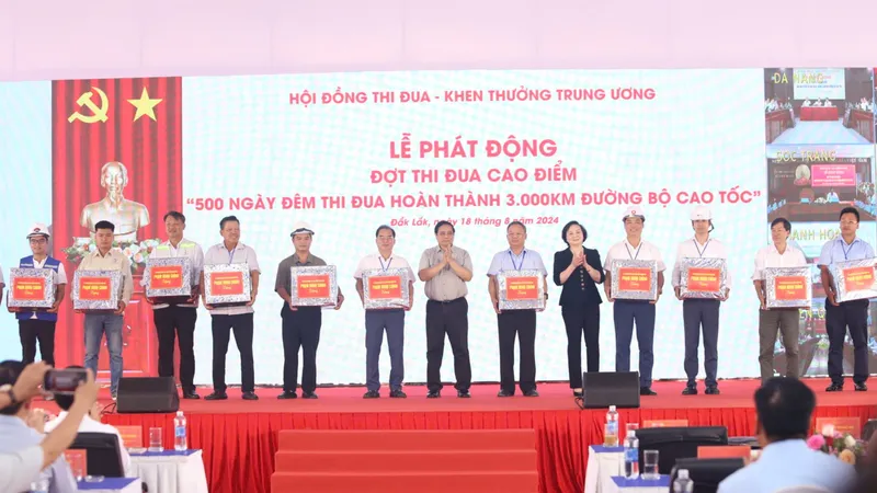 Thủ tướng Phạm Minh Chính phát động "500 ngày đêm thi đua hoàn thành 3.000km đường bộ cao tốc"