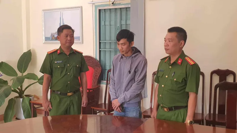 Bắt cựu nhân viên ngân hàng lừa tiền nhiều người để đầu tư sàn giao dịch ảo 